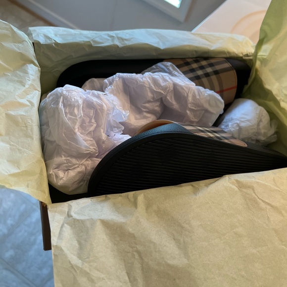 Mens Burberry slides size 45 - Picture 7 of 8